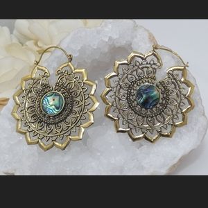 NWOT Mandala Flower Abalone Earrings
